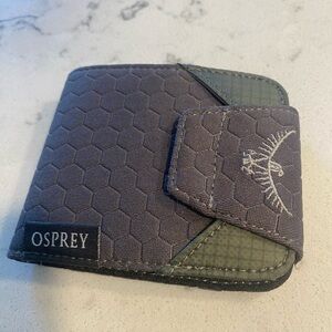 Osprey Gray Key Card Holder with Durable Design